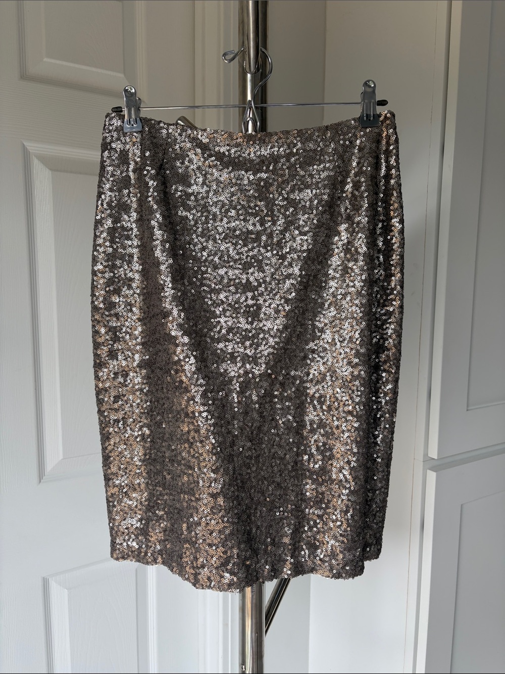 Halogen Metallic Pewter Sequin Pencil Skirt, Size 6.